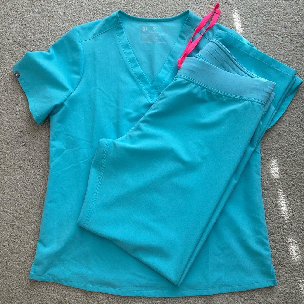 🩵🩷 Figs LIMITED EDITION Neon Blue Scrub Set! 🩷🩵
